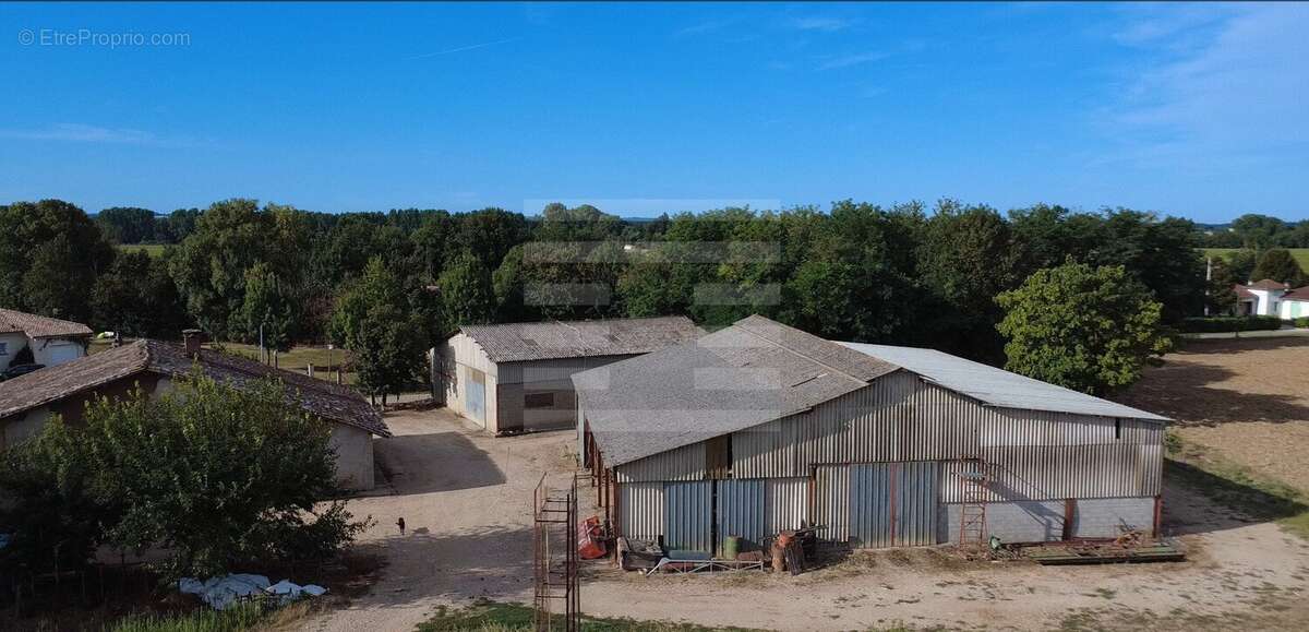 Maison à NEGREPELISSE