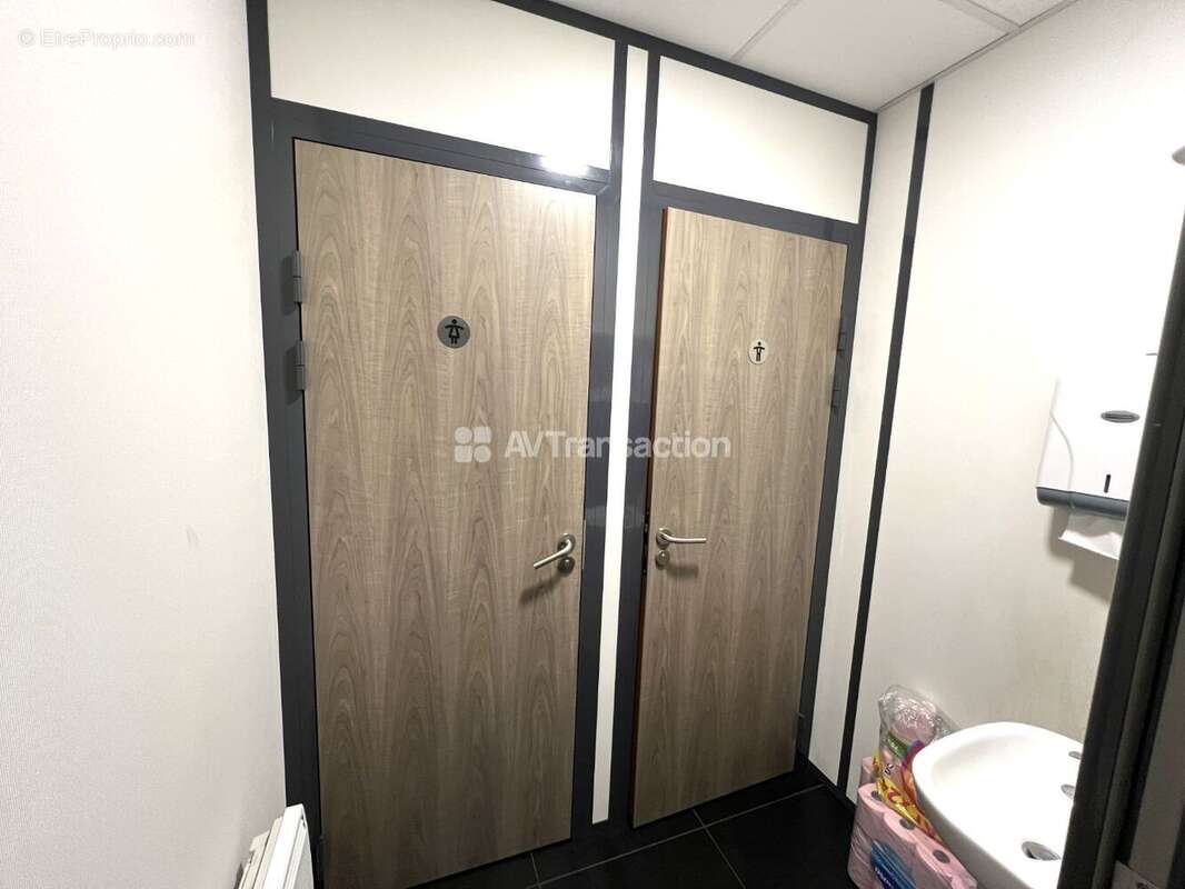 1090 m² à Evreux  - photo 5