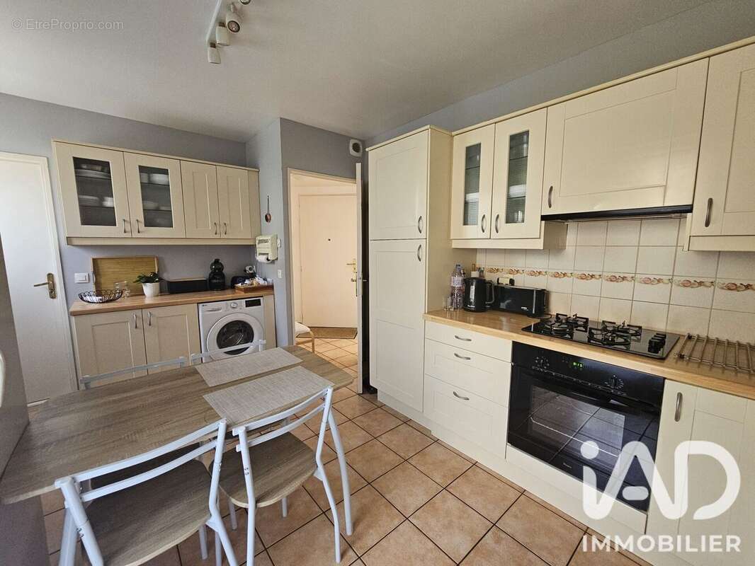 Maison 92 m² à Emerainville  - photo 3