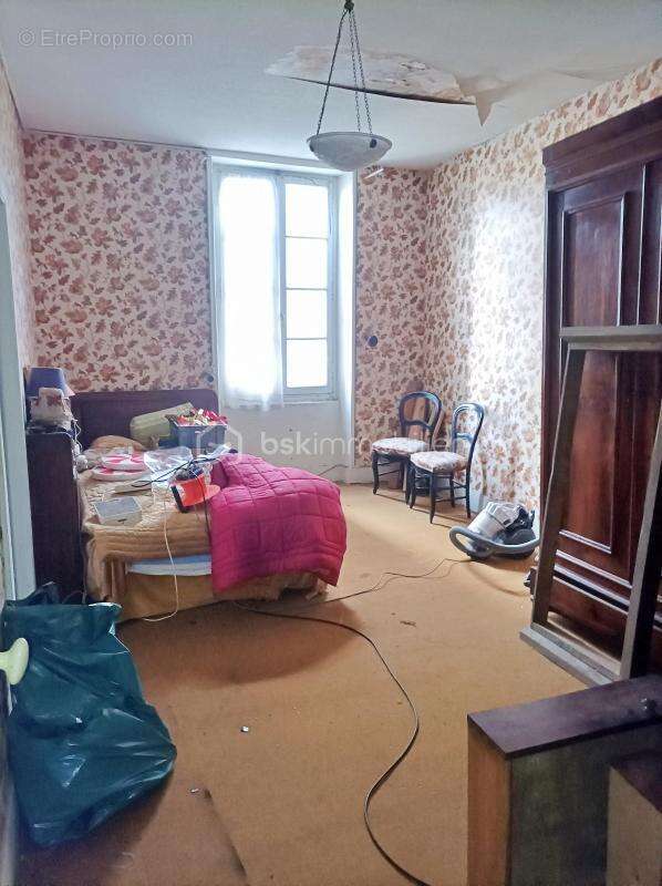 Immeuble idéal investisseur – Local commercial loué – Place principale de Cazals - photo 8