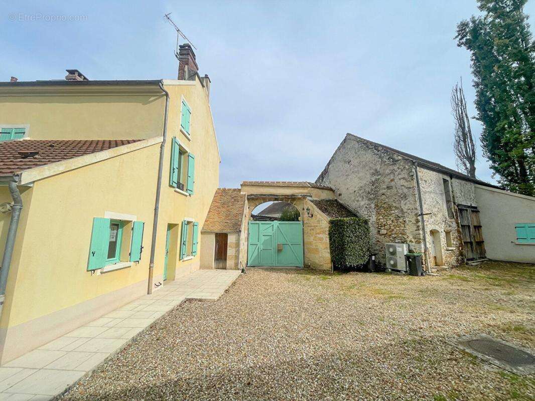 Corps de ferme à vendre sur Frémainville - photo 17