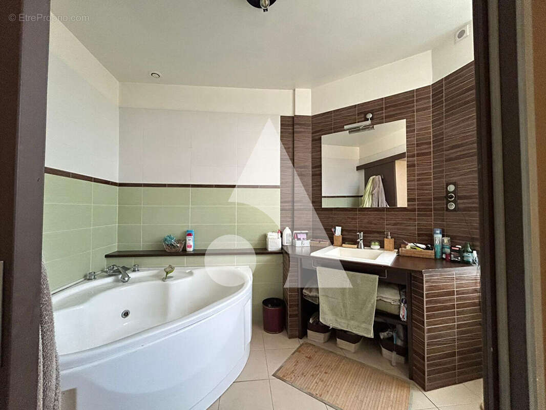 Maison T14 (342 m²) 10 chambres à vendre à LA FERTE SOUS JOUARRE - photo 15