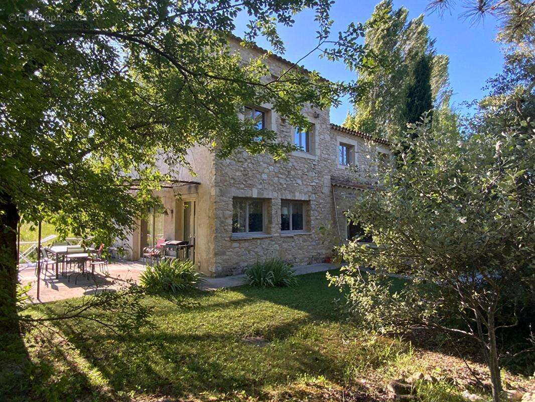 En Provence, Propriété d'Exception composée de diverses maisons en pierre pour plus de 1000 m² de bâti sur 6.3 HA - photo 3