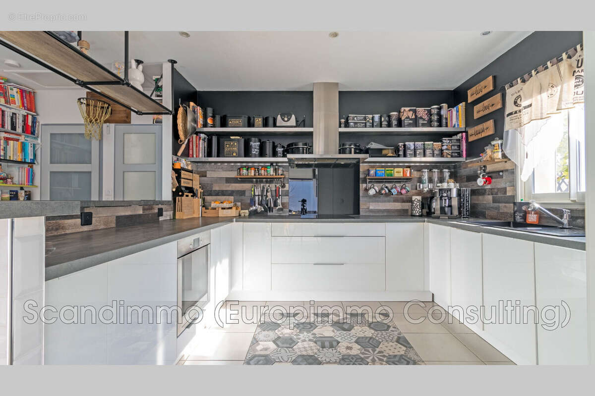 Maison à ROQUEBRUNE-SUR-ARGENS