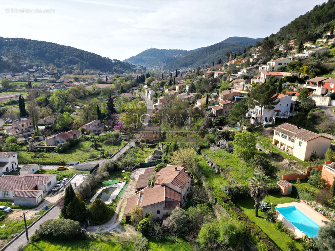 Terrain à SOLLIES-TOUCAS