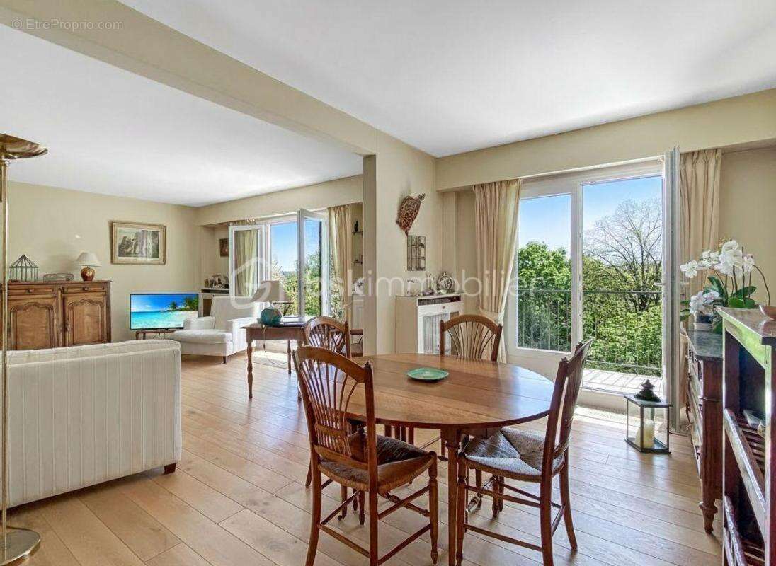 Appartement à VILLE-D'AVRAY