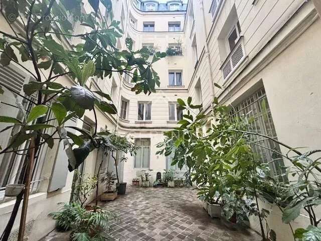 Appartement à PARIS-1E