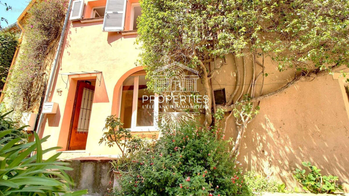 Maison à BORMES-LES-MIMOSAS