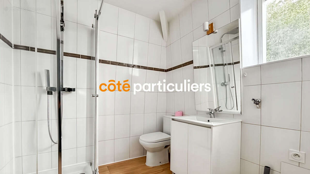 Appartement à MANDRES-LES-ROSES