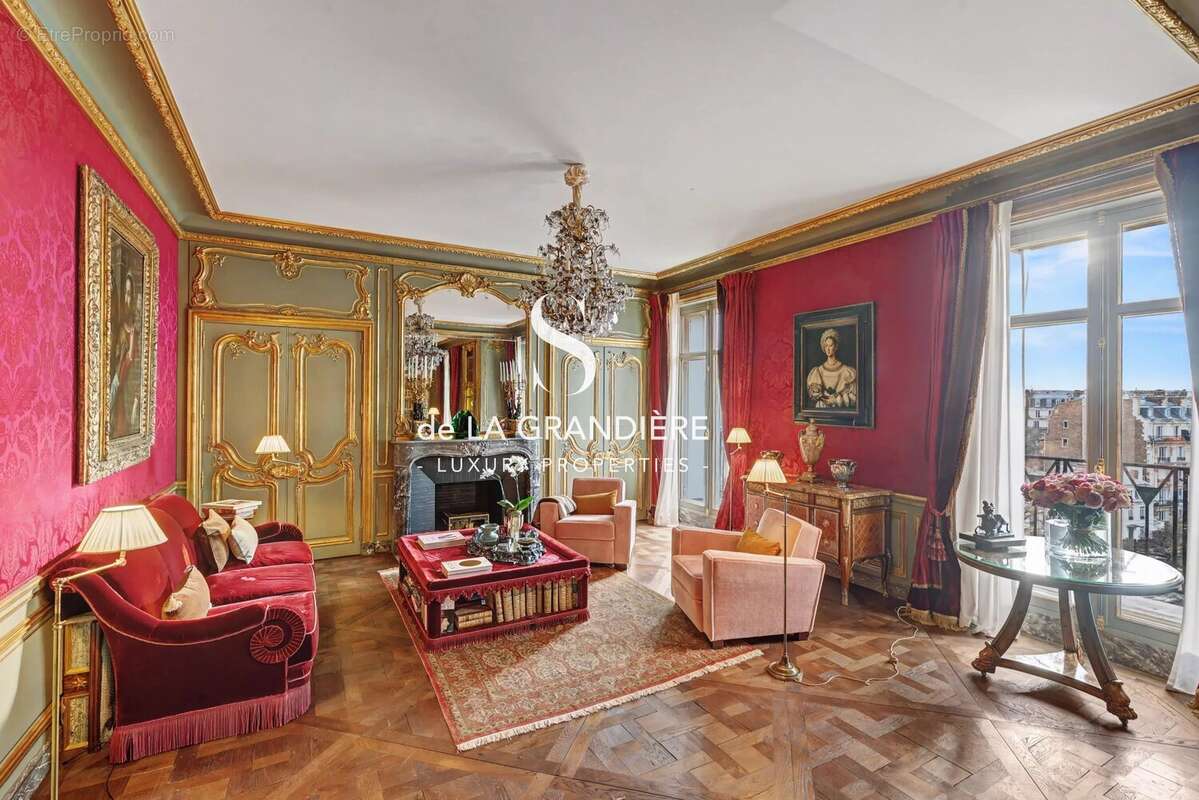 Appartement à PARIS-16E