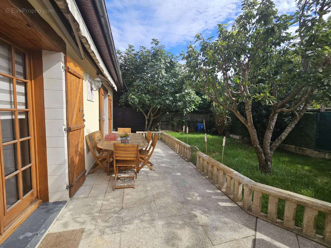 Maison à SAINTE-GENEVIEVE-DES-BOIS