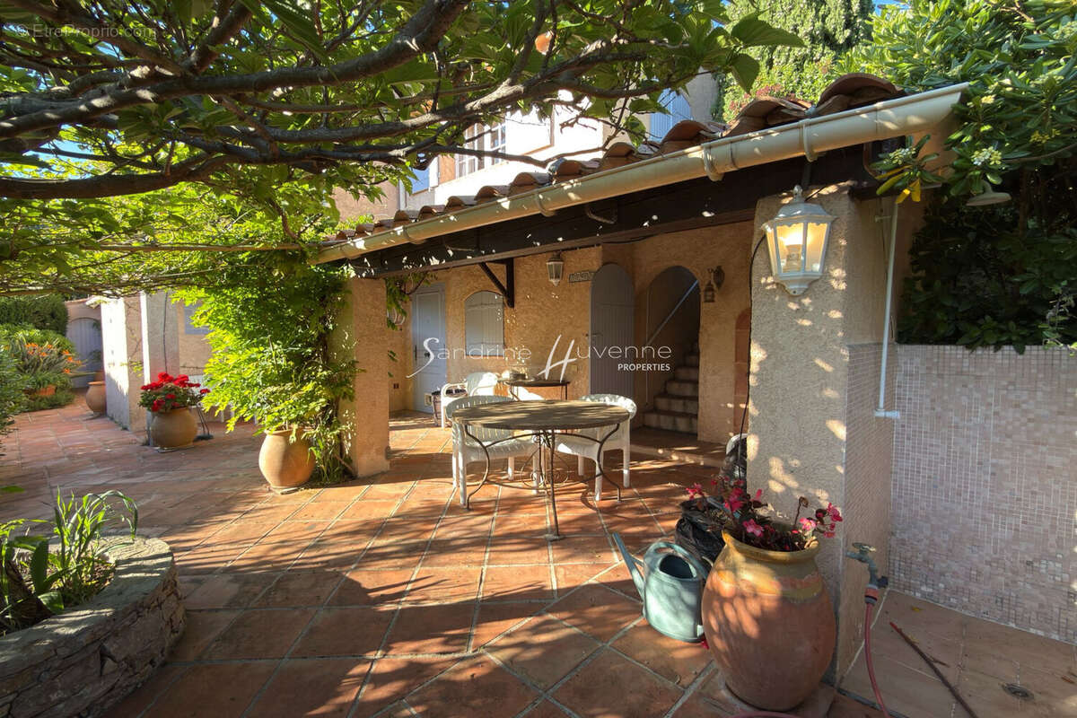 Maison à La Croix-Valmer  - photo 3