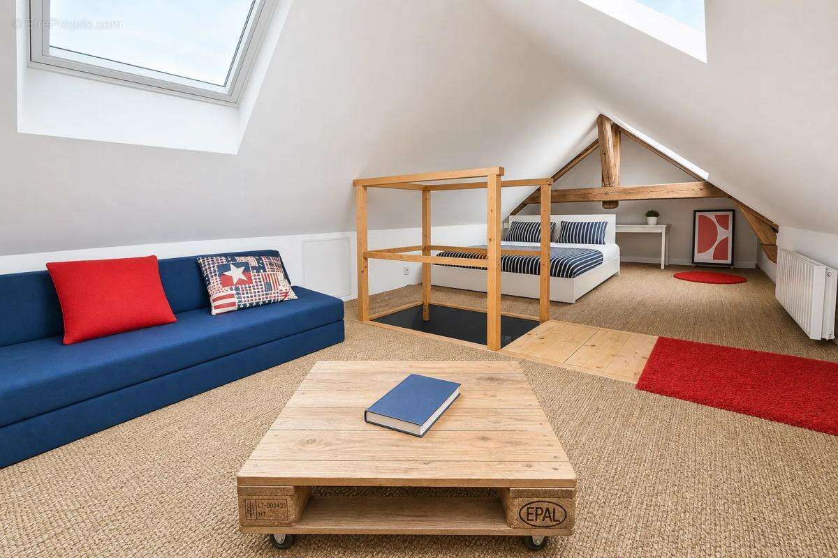 Maison 5 pièces avec dépendance et jardinet - photo 7