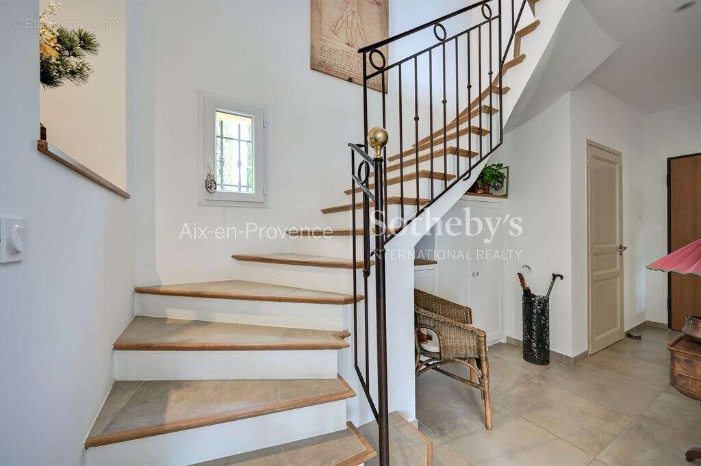 Villa familiale secteur prisé et résidentiel - photo 13