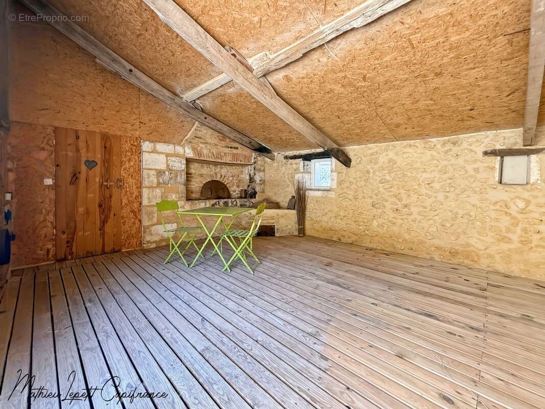 Aux portes de Périgueux – Authentique longère en pierre du XIXᵉ siècle 210 M²- T7 – DPE B – Terrain clos de 1,14 hectare-dépenda - photo 20
