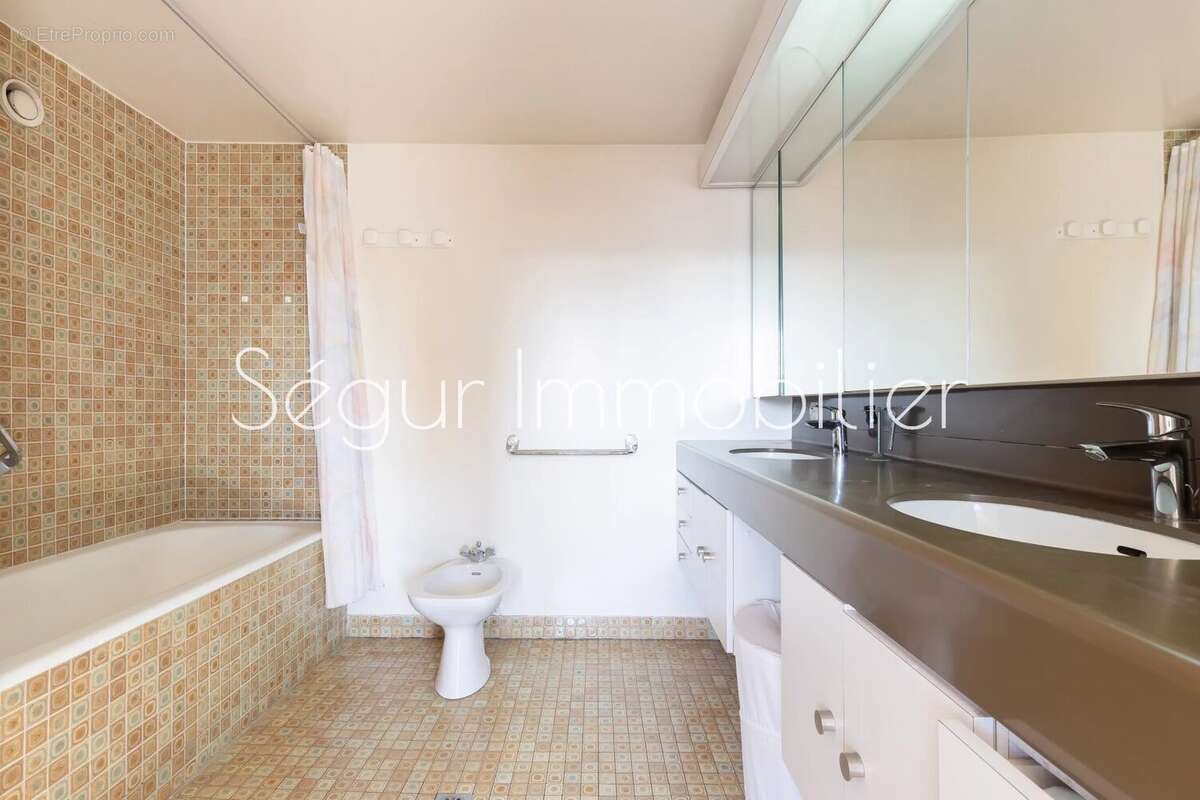 Appartement à PARIS-15E