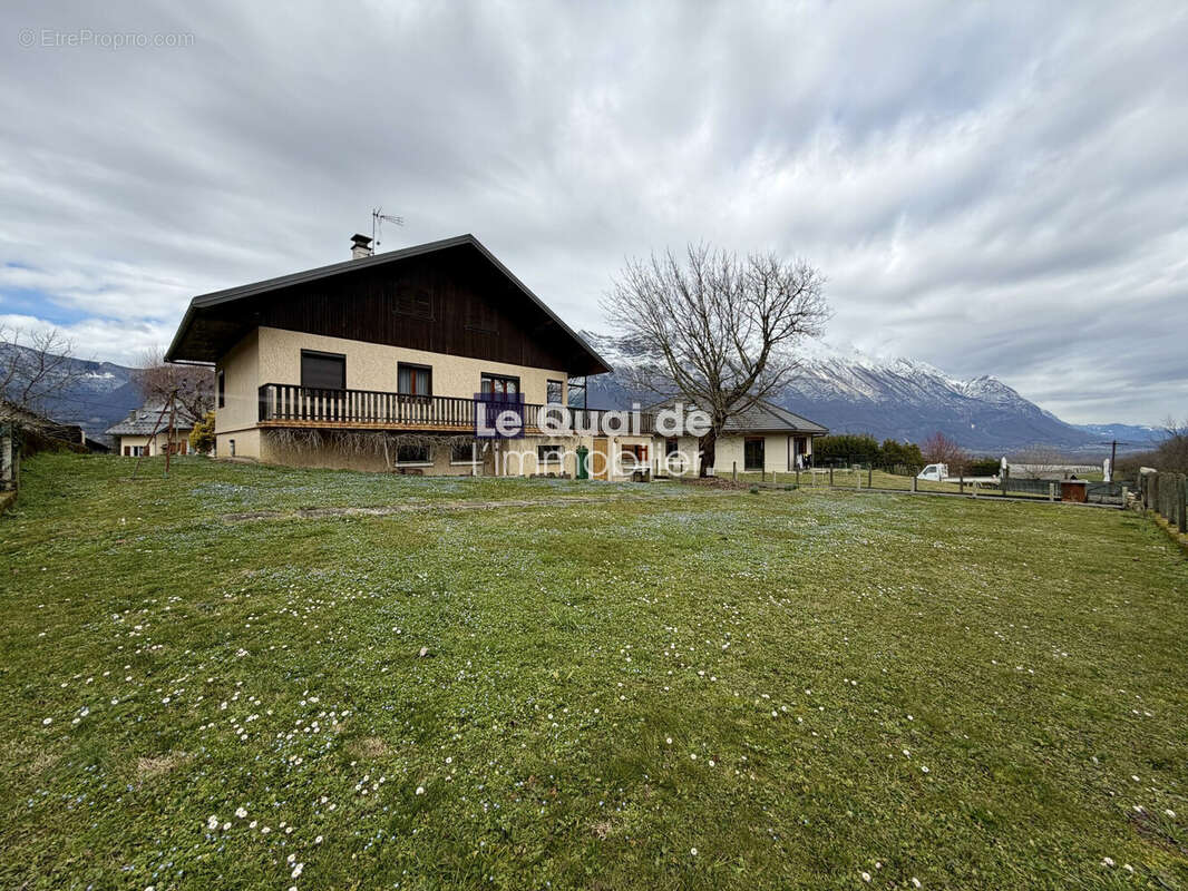 Maison à CHATEAUNEUF