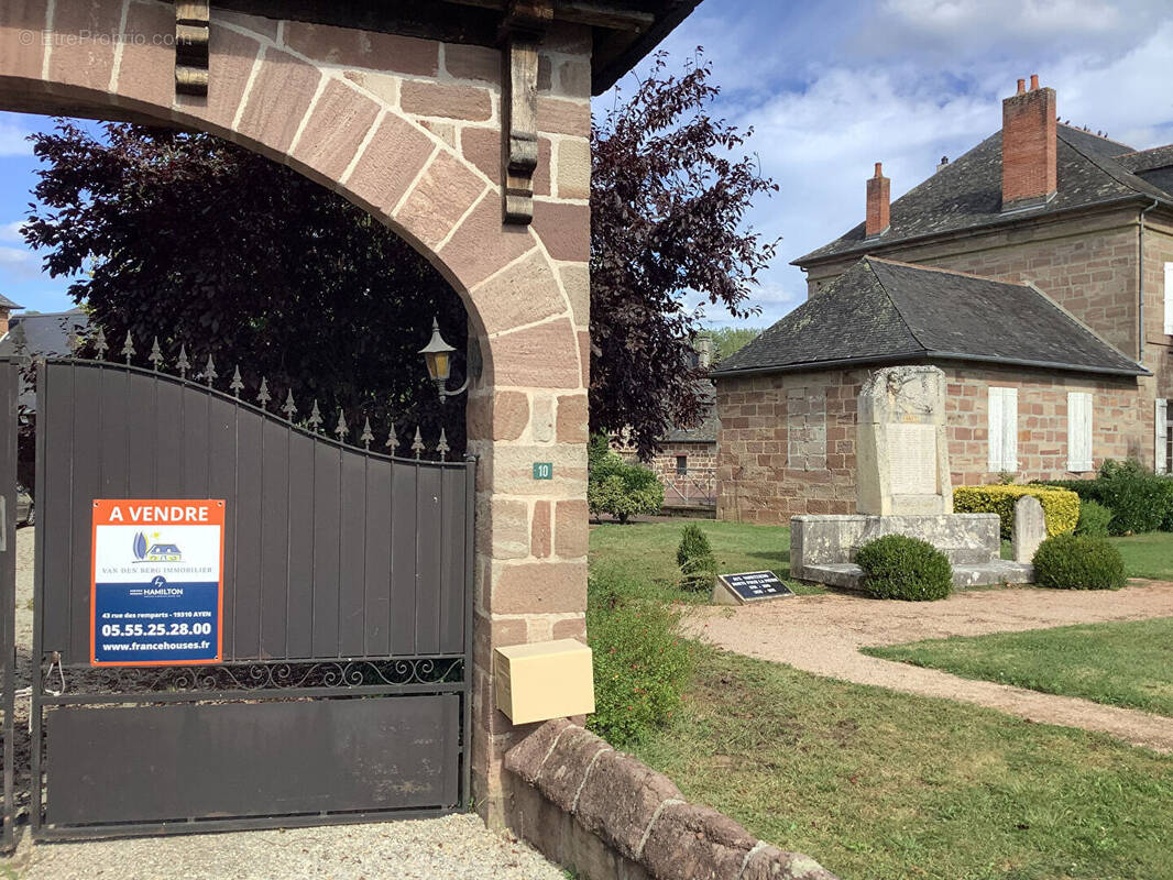 Maison à VARETZ