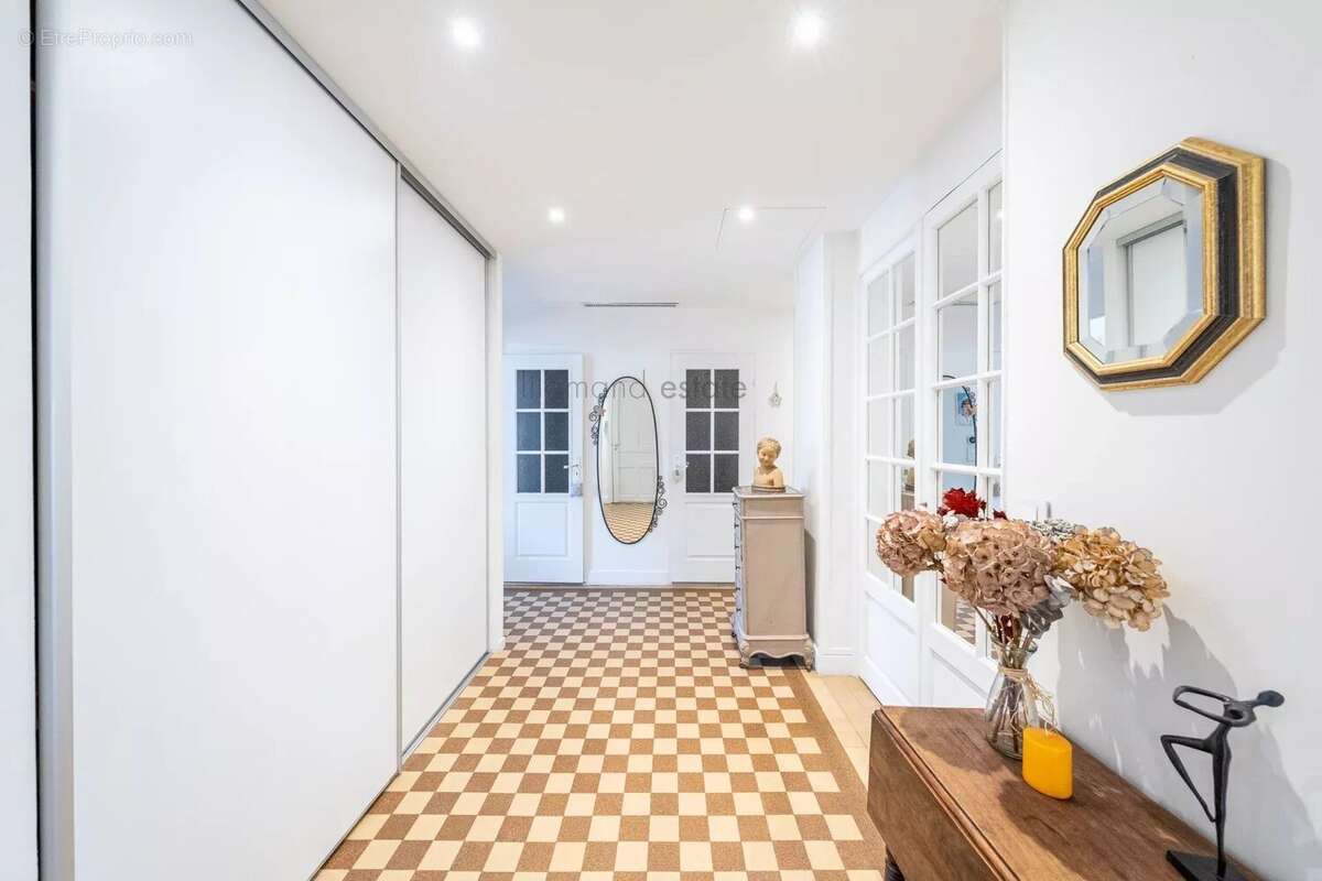 Cannes - appartement 4 pieces - grande terrasse - photo 2