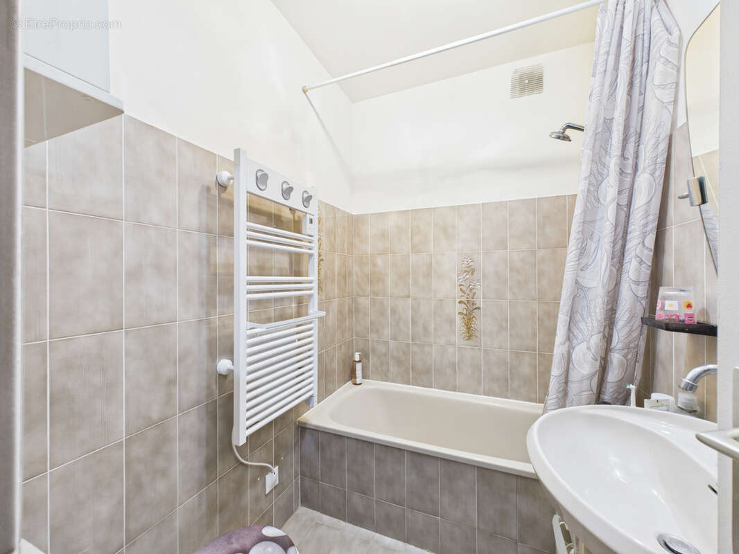 Appartement à BORMES-LES-MIMOSAS