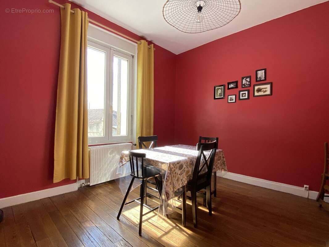 Maison à SAINT-YRIEIX-SUR-CHARENTE