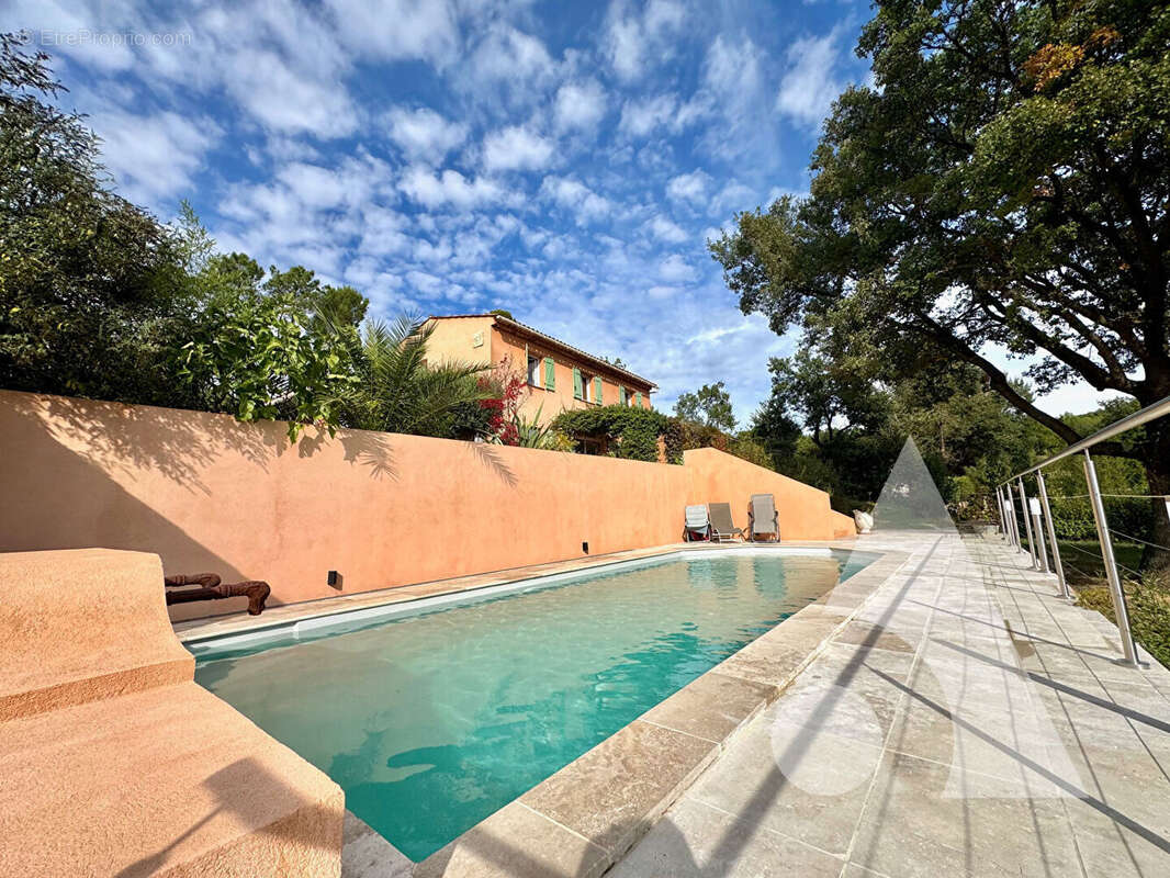 Maison à VILLECROZE