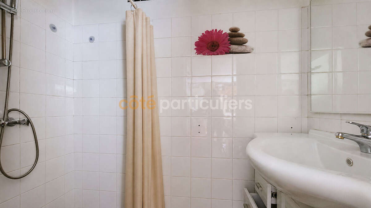 Sous compromis -- la roche-sur-yon -- maison 5 pieces -- 135 m2 -- jardin -- garage -- quartier recherche - photo 12
