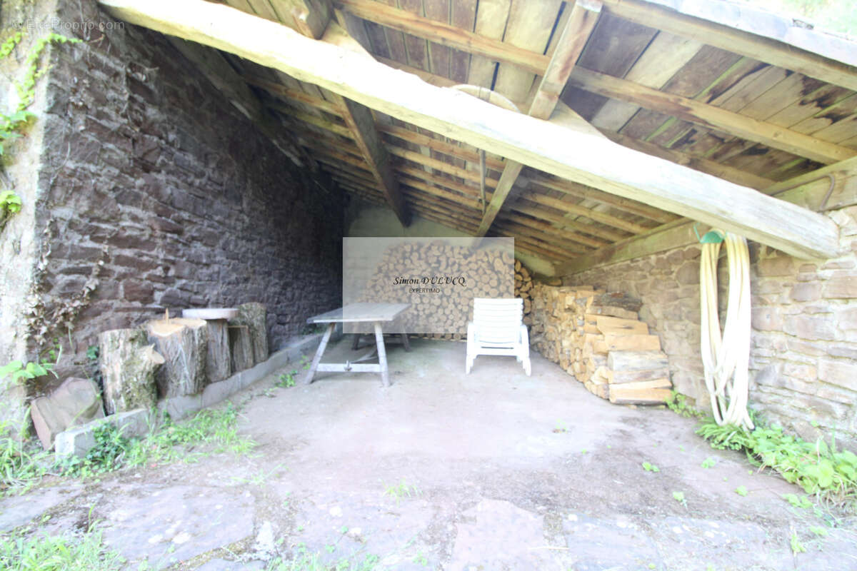 Propriété de 226 m2 avec piscine, dépendances et grand terrain arboré - photo 15