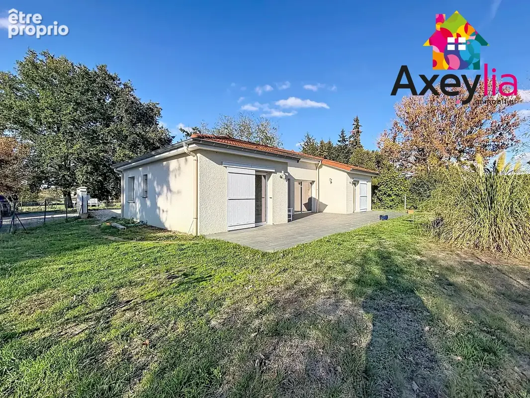 A vendre - riorges - maison de plain-pied pmr avec quatre chambres, garage et terrain - photo 2