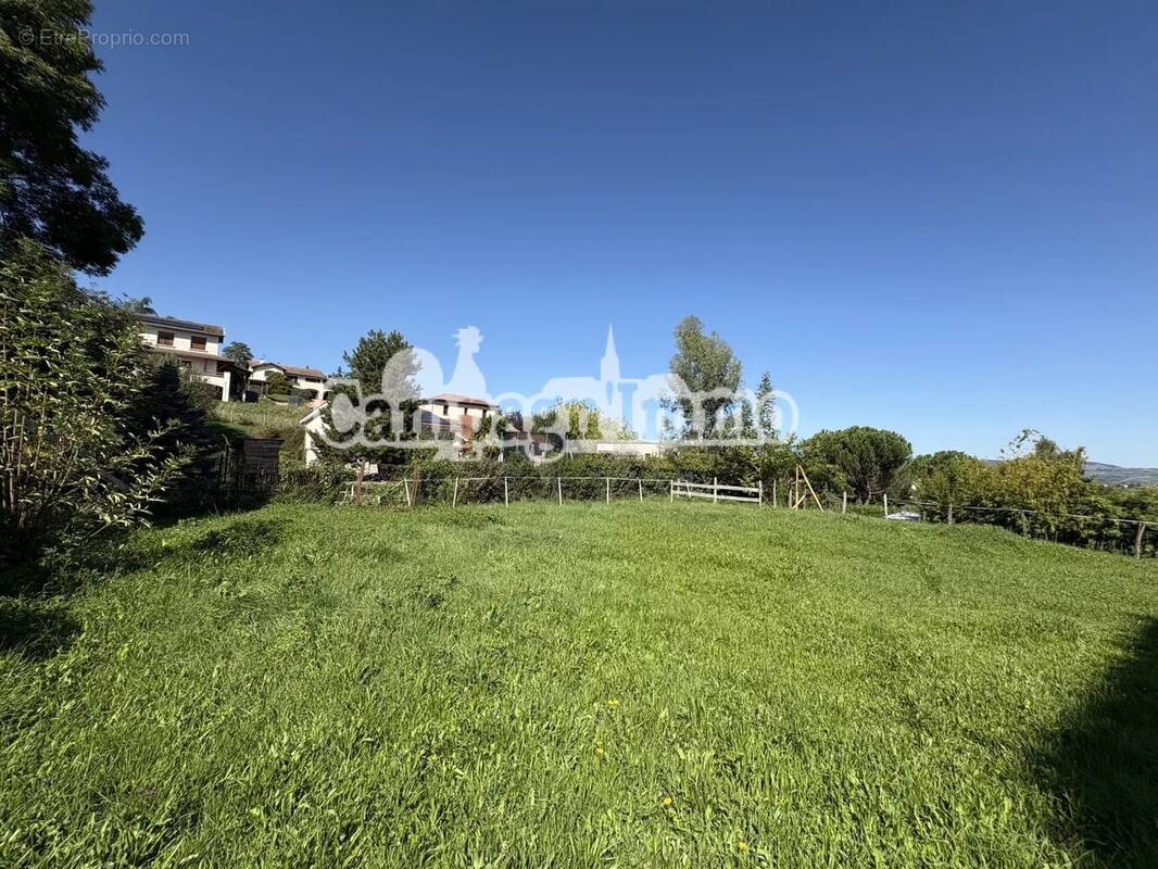 Terrain à PONTCHARRA-SUR-TURDINE