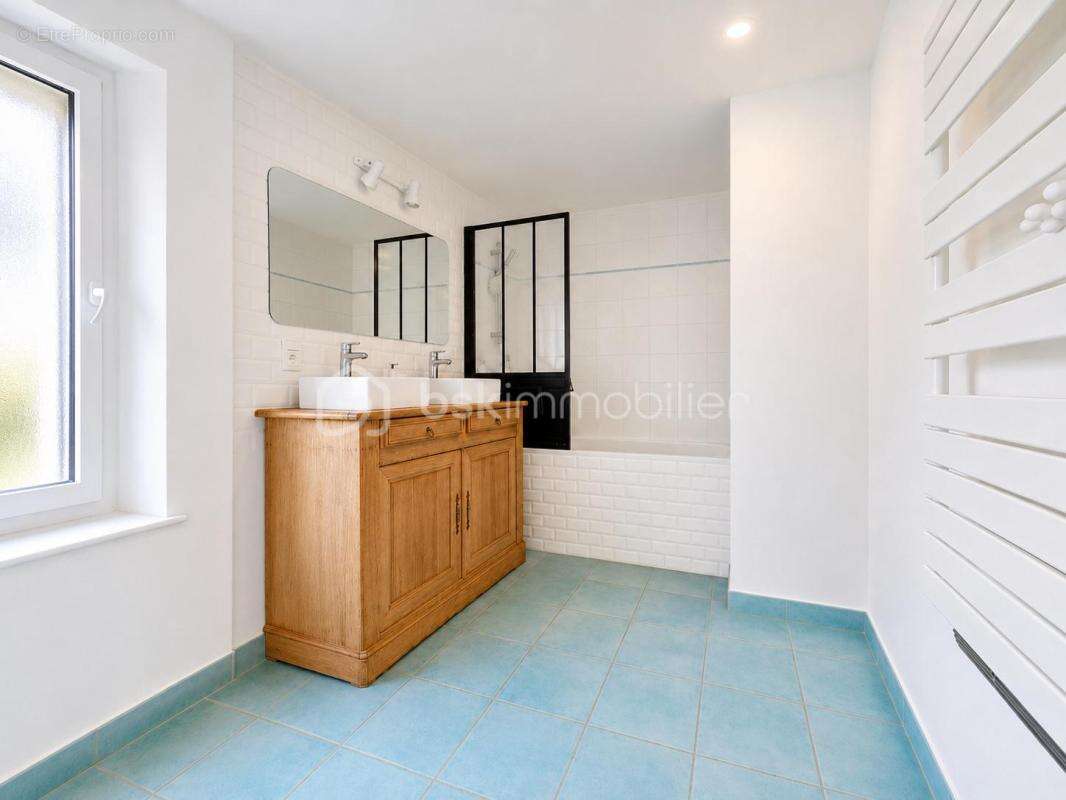 Maison de ville 94 m² environ – 3 chambres – Centre-bourg de Plumergat - photo 5
