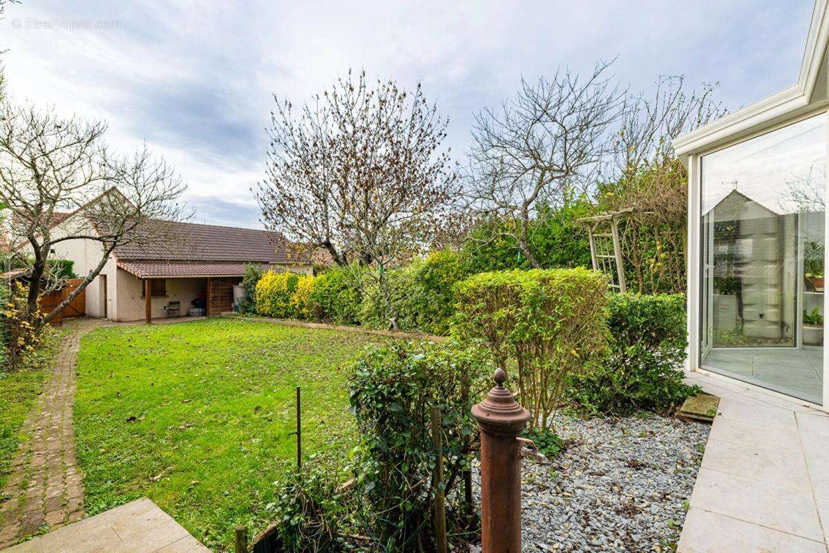 Maison à BRIIS-SOUS-FORGES