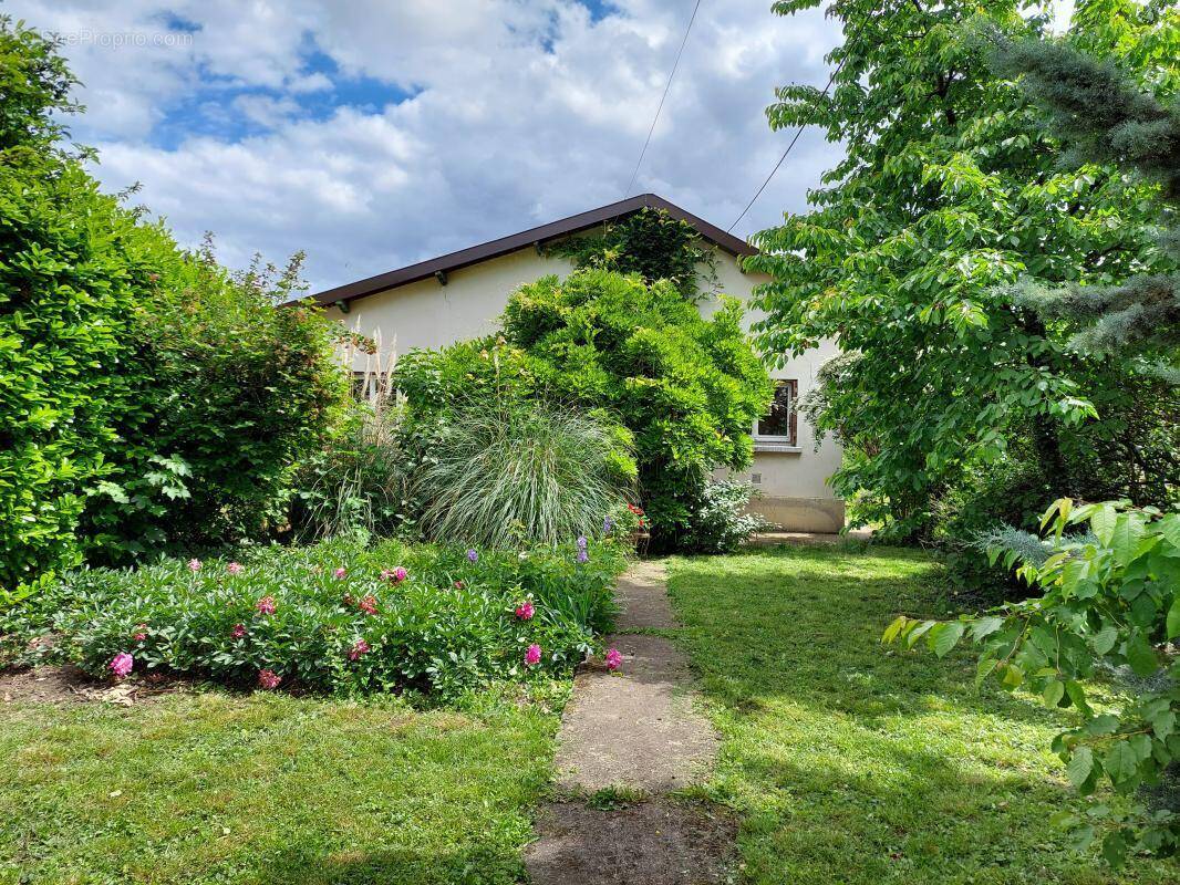Maison à SAINT-GENIS-LAVAL