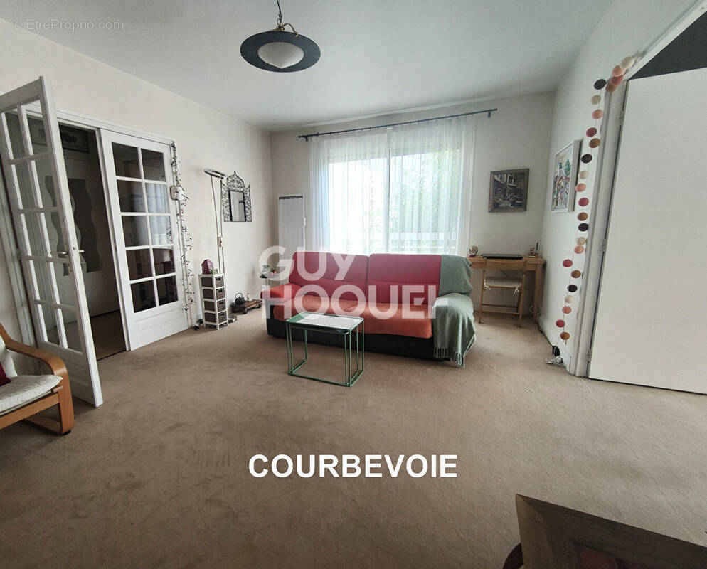 Appartement à COURBEVOIE
