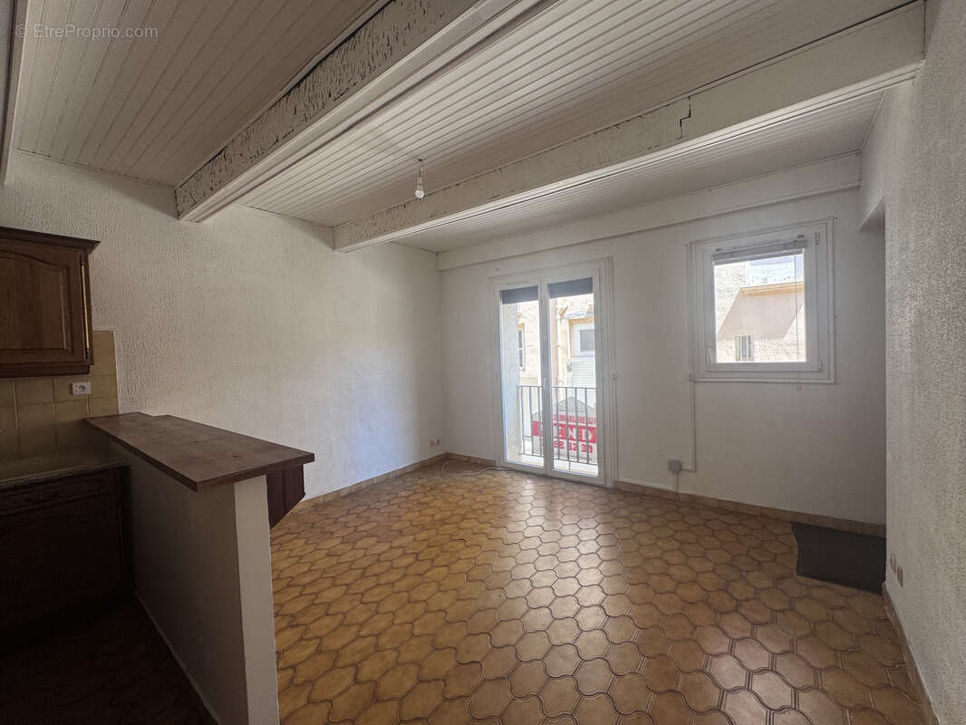 À vendre à Port-Vendres : appartement de 3 pièces avec cour - photo 3