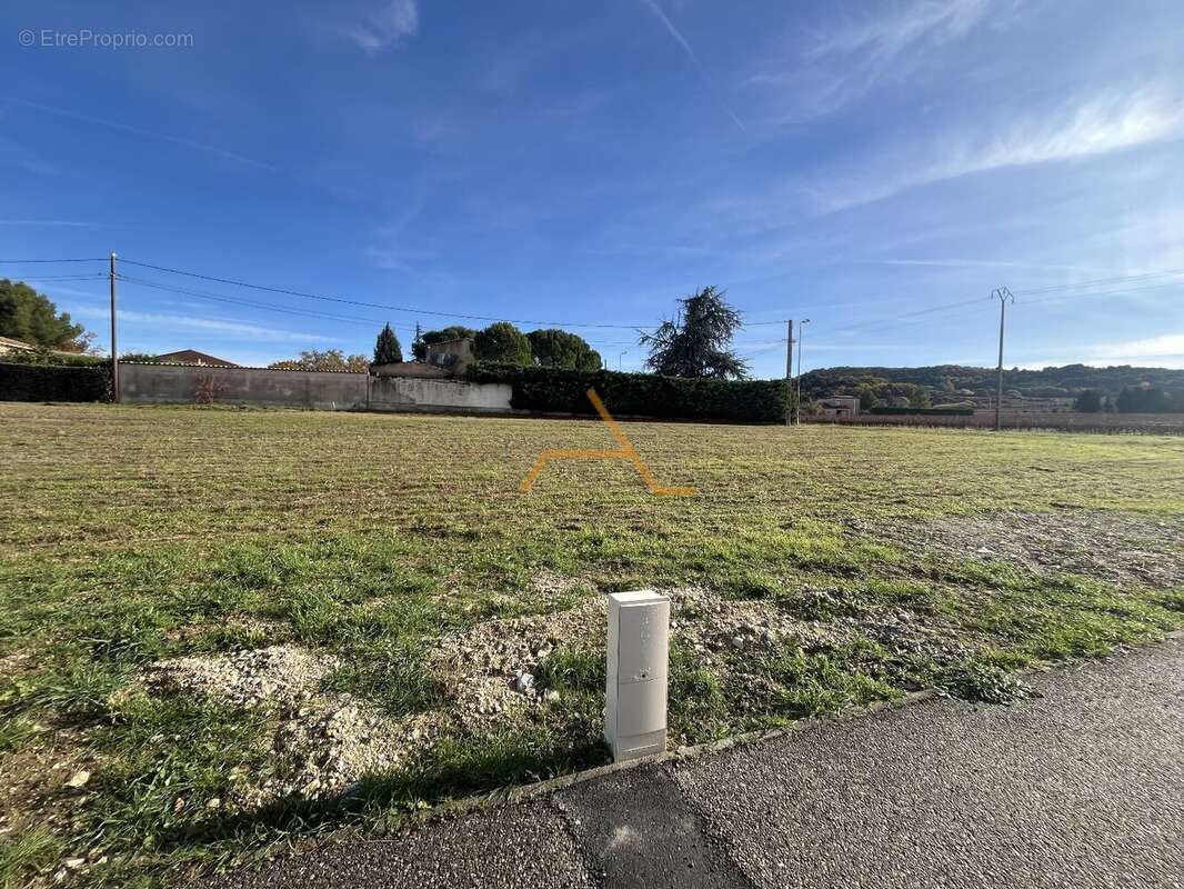 Terrain à VALREAS