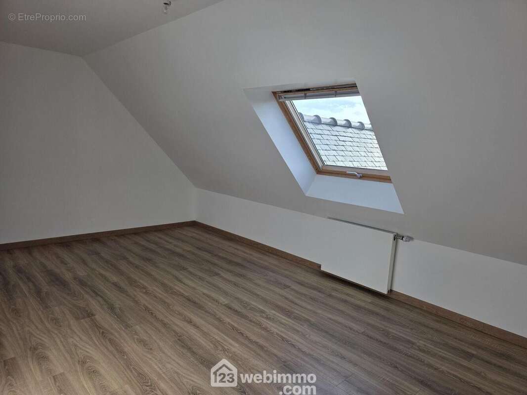 Chambre 2 à l'étage - Maison à PENVENAN