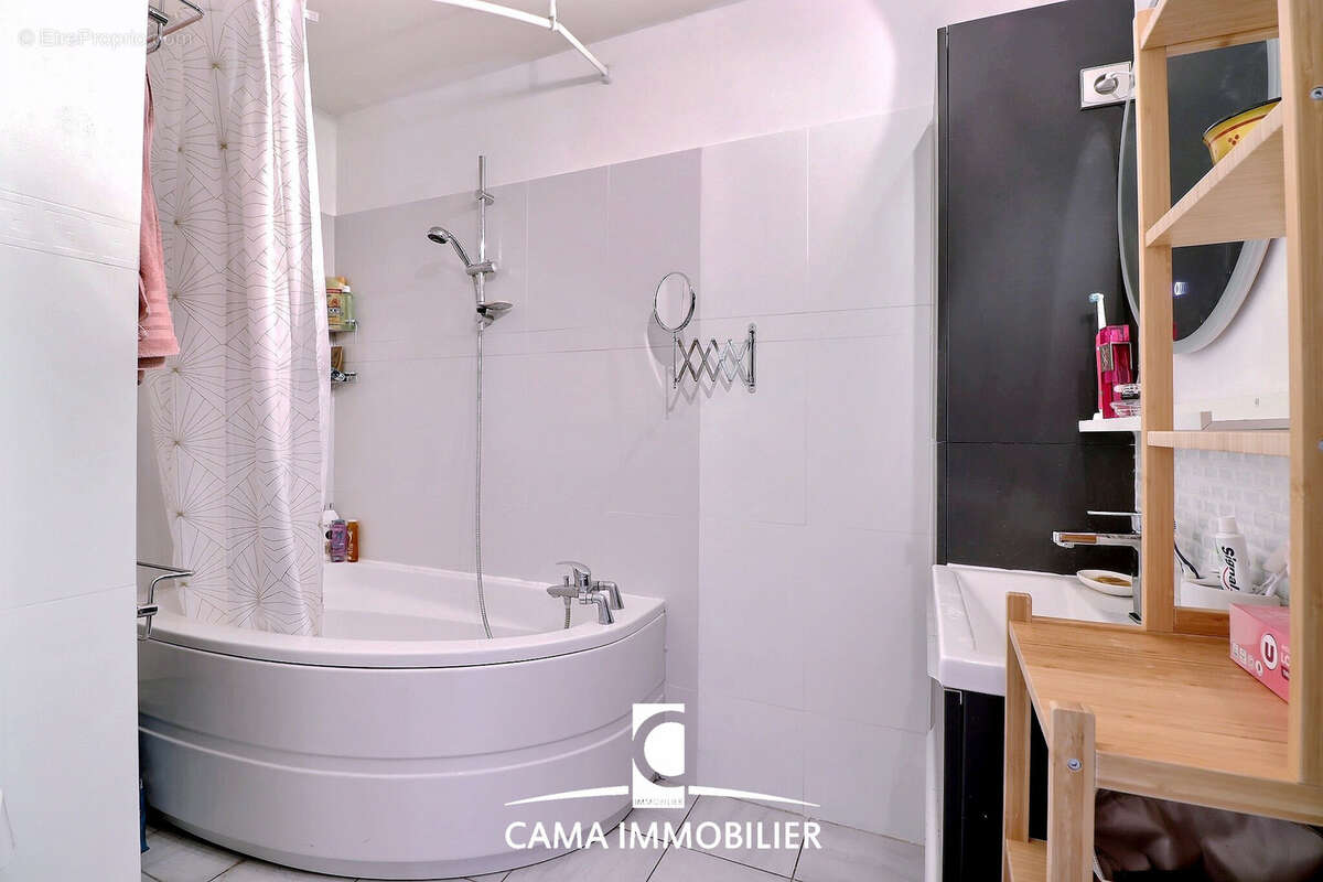 Appartement à FONTENAY-LE-FLEURY