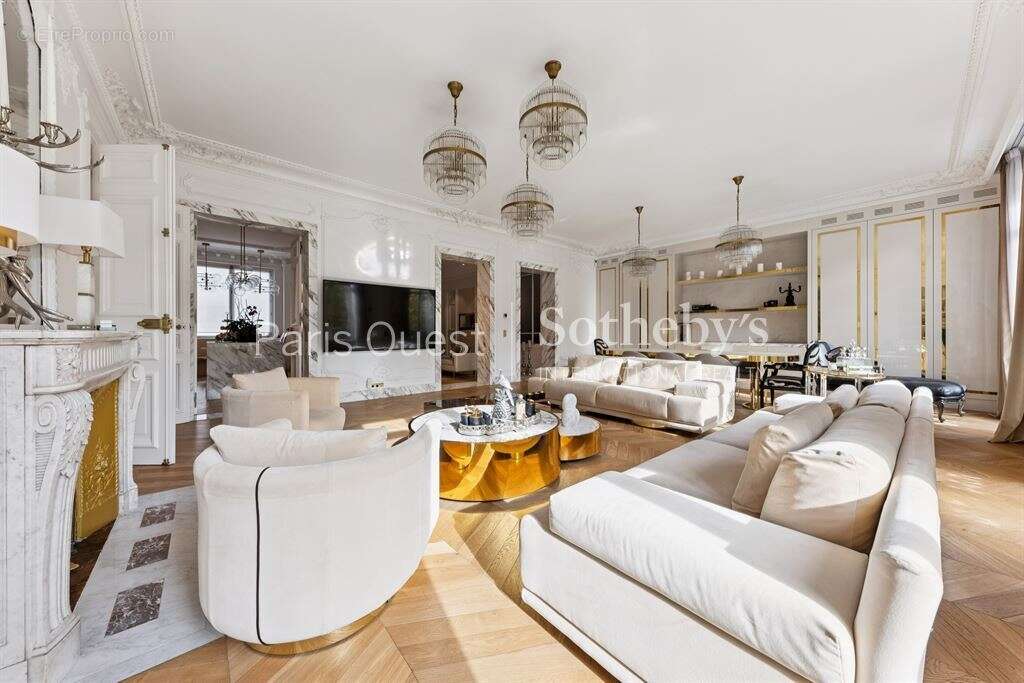 Appartement à PARIS-8E