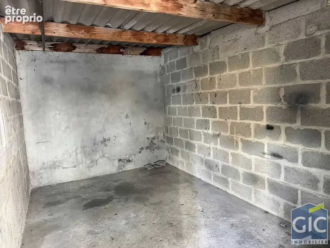A vendre a caen rive droite un garage ferme pour une voiture - photo 2