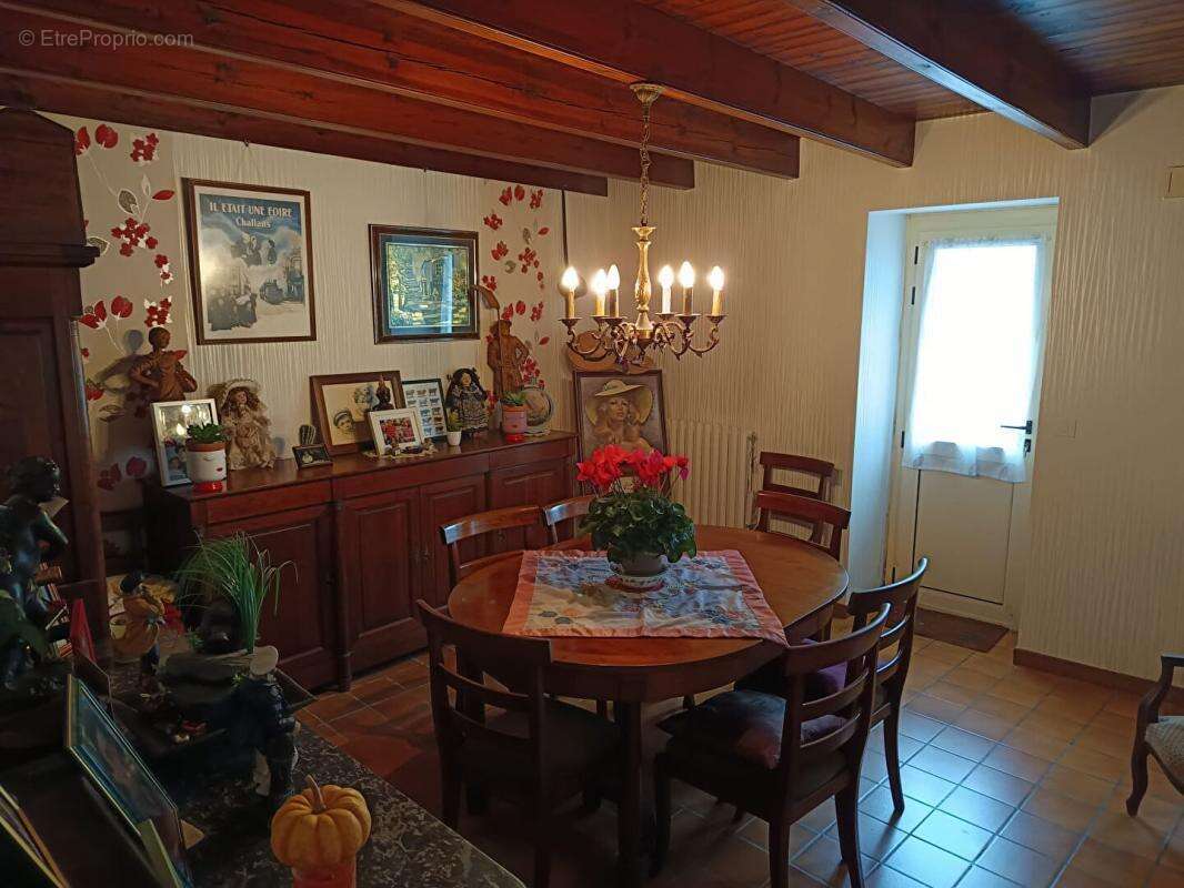 Maison à LA CAILLERE-SAINT-HILAIRE