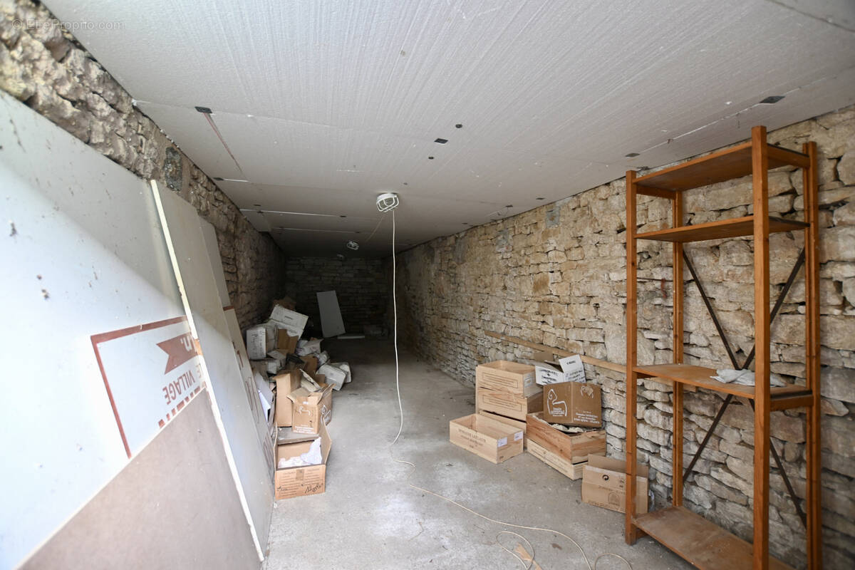 Parking à L'ISLE-SUR-SEREIN