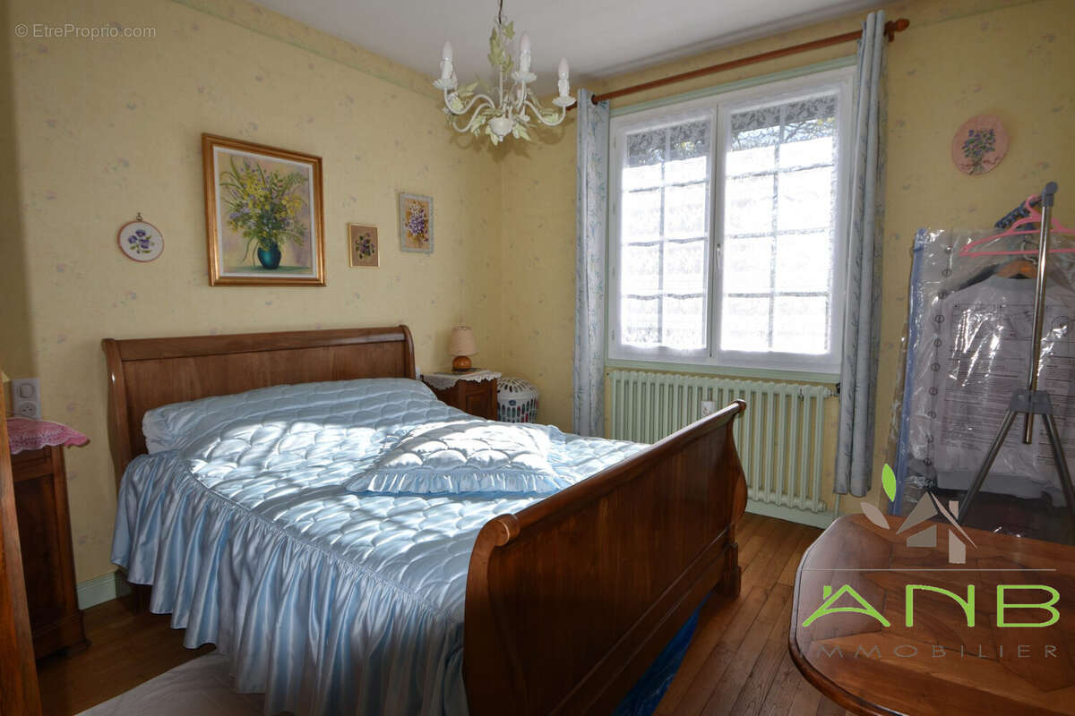 Maison à SAINT-PARDOUX-LA-RIVIERE