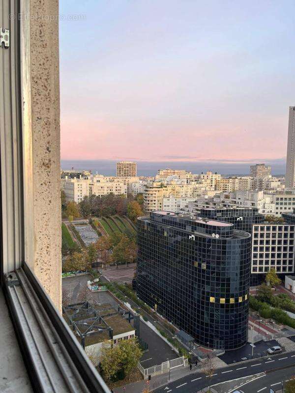 Appartement à COURBEVOIE