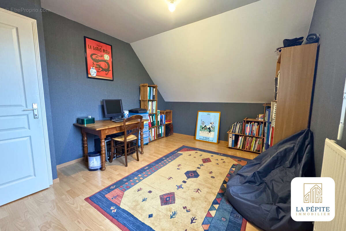 Maison à GOGNIES-CHAUSSEE