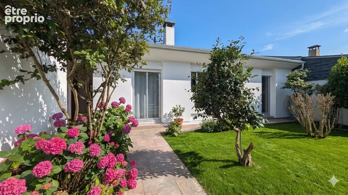Maison à SAINTE-LUCE-SUR-LOIRE