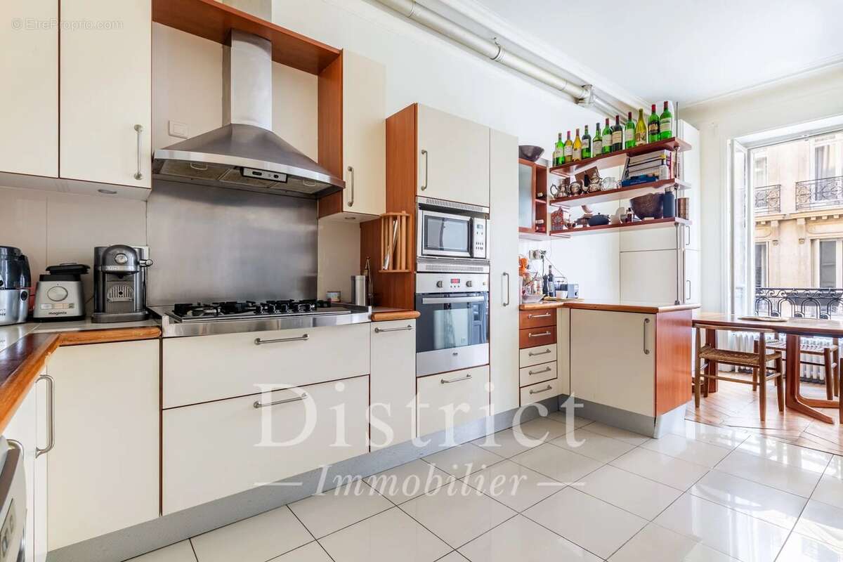 Appartement à PARIS-8E