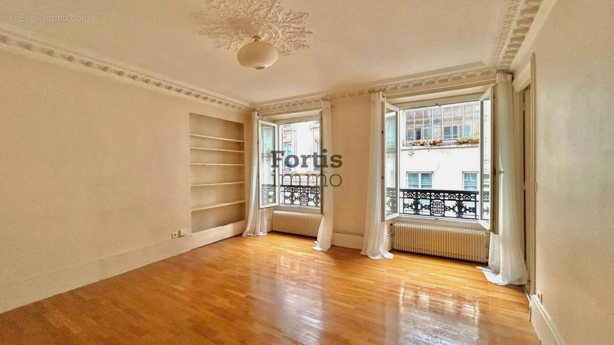 Appartement à PARIS-3E