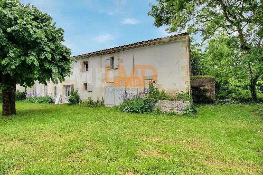Maison à SAINT-DENIS-DU-PIN