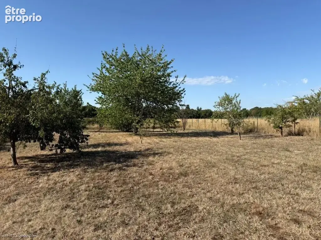 Grange A Rénover Avec Un Jardin Clos Sur 961m² Près de Ruffec - photo 3